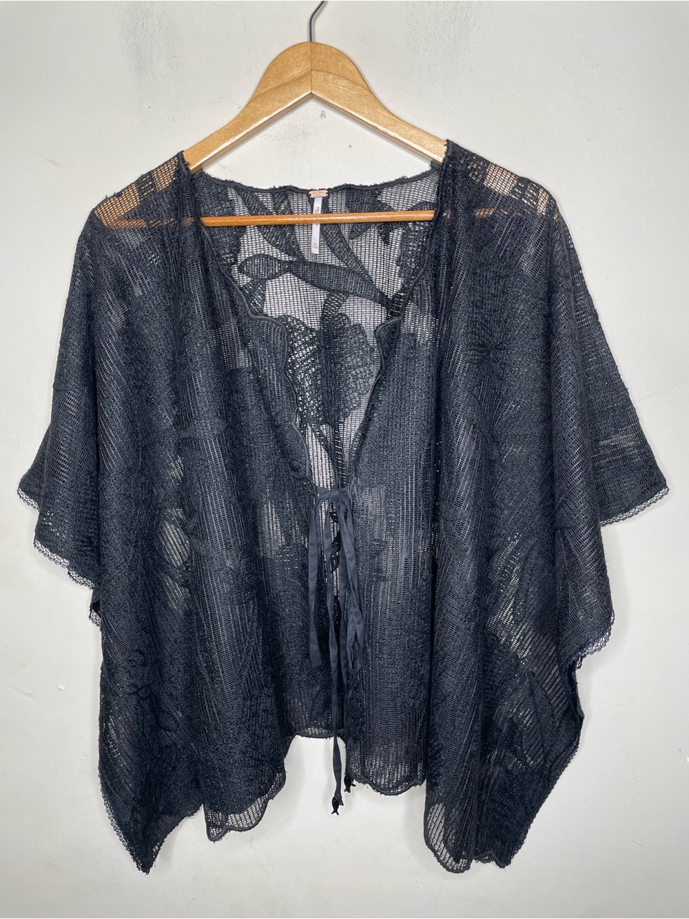 Free People Willow Tie Front Cape Black OS Fits All - Picture 4 of 11